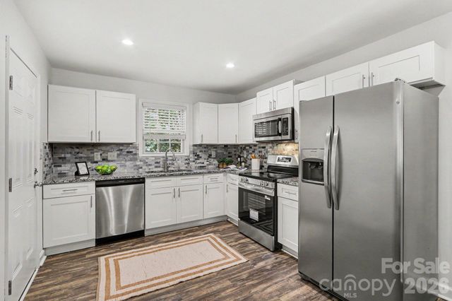 113 N Smallwood Place, Charlotte, NC 28216