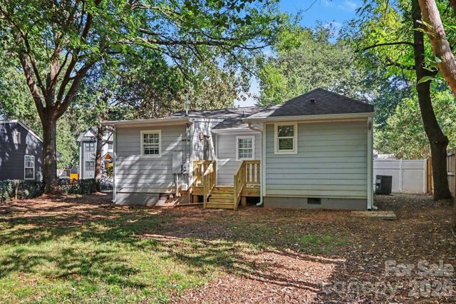 113 N Smallwood Place, Charlotte, NC 28216