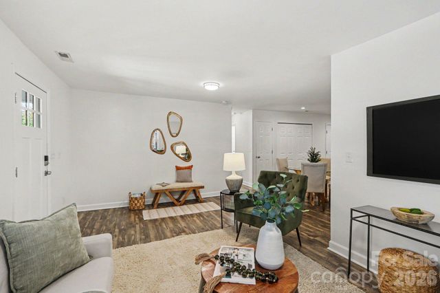 113 N Smallwood Place, Charlotte, NC 28216