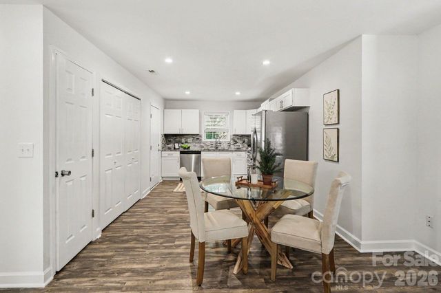 113 N Smallwood Place, Charlotte, NC 28216