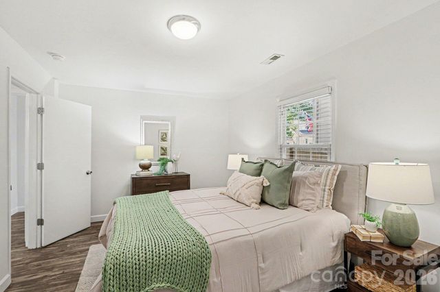 113 N Smallwood Place, Charlotte, NC 28216