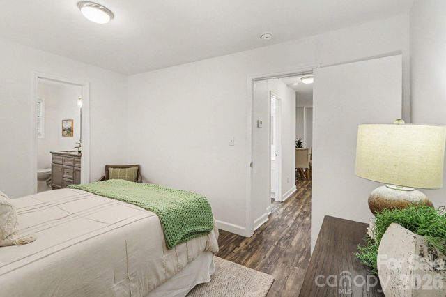 113 N Smallwood Place, Charlotte, NC 28216