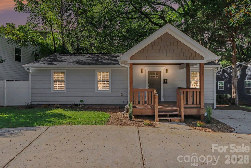 113 N Smallwood Place, Charlotte, NC 28216