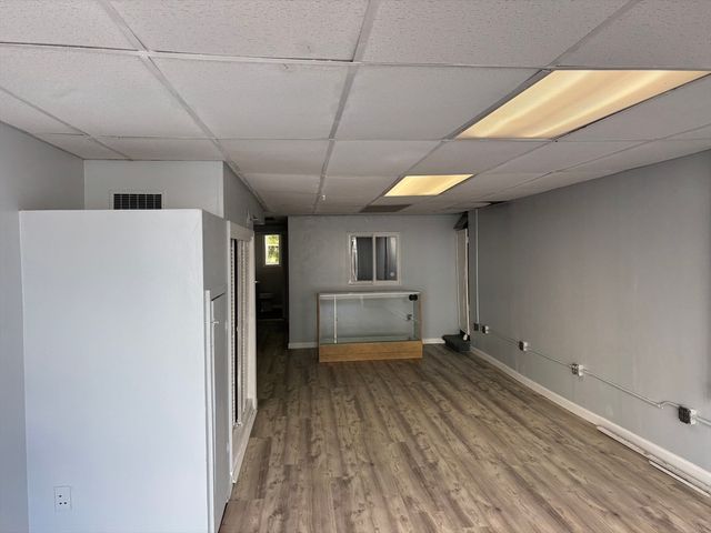 198 University Ave, Lowell, MA 01854