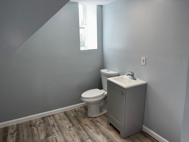 198 University Ave, Lowell, MA 01854