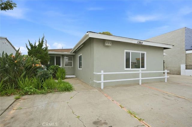 12815 S San Pedro Street, Los Angeles, CA 90061