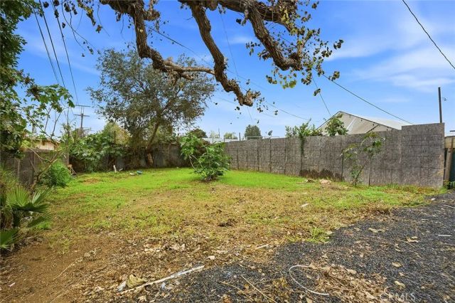 12815 S San Pedro Street, Los Angeles, CA 90061