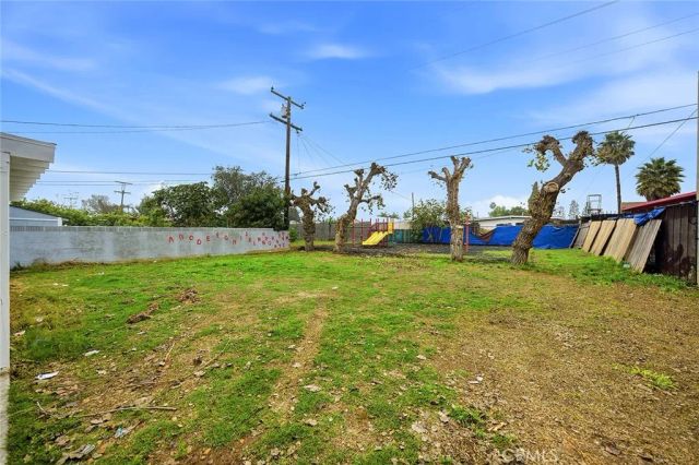 12815 S San Pedro Street, Los Angeles, CA 90061