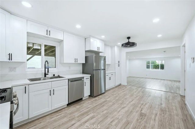 12815 S San Pedro Street, Los Angeles, CA 90061