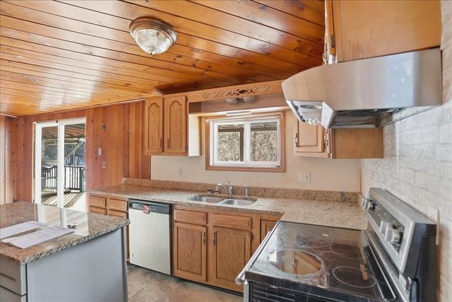 1119 Sand Hill Road, Georgia, VT 05478