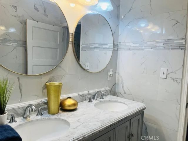 824 N Willis, Visalia, CA 93291