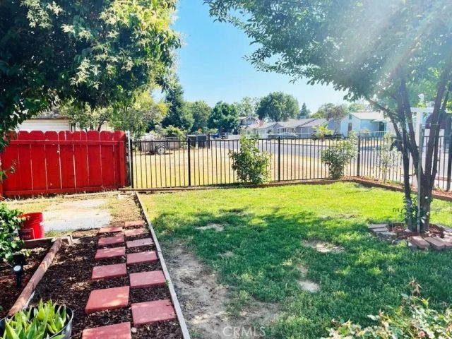 824 N Willis, Visalia, CA 93291