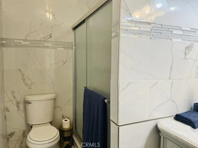 824 N Willis, Visalia, CA 93291