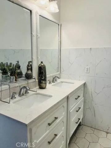 824 N Willis, Visalia, CA 93291