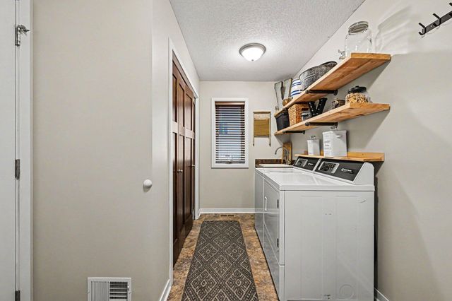 11477 Killarney Drive, Chisago City, MN 55013