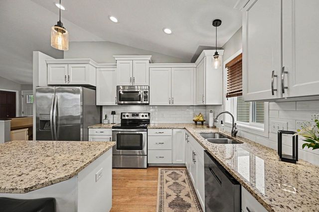11477 Killarney Drive, Chisago City, MN 55013