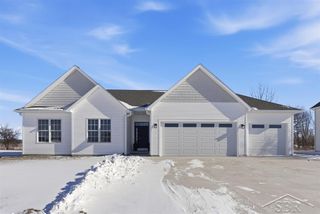 4521 E Crossroads Drive, Bay City, MI 48706