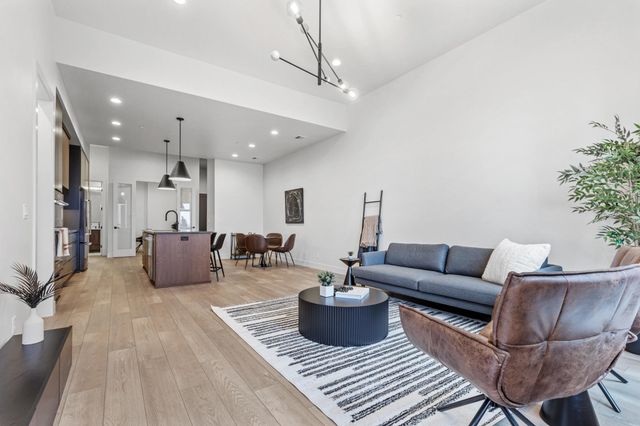 505 OAK Street N 511, Fargo, ND 58102