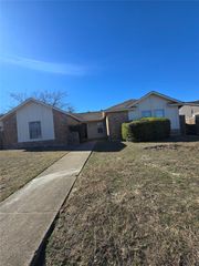 1451 Brook Meadow Circle, Lancaster, TX 75134