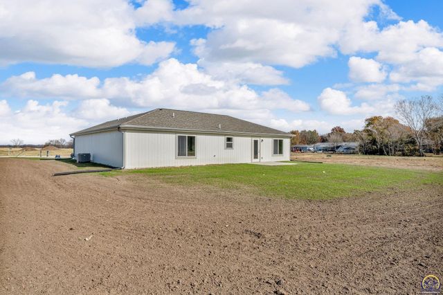727 Teresa Ct, Carbondale, KS 66414