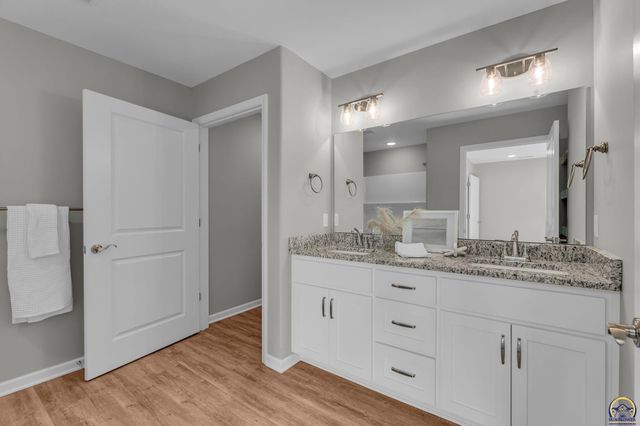 727 Teresa Ct, Carbondale, KS 66414