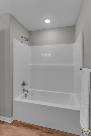 727 Teresa Ct, Carbondale, KS 66414