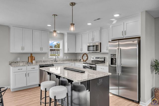 727 Teresa Ct, Carbondale, KS 66414