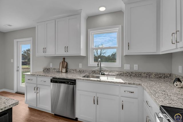 727 Teresa Ct, Carbondale, KS 66414