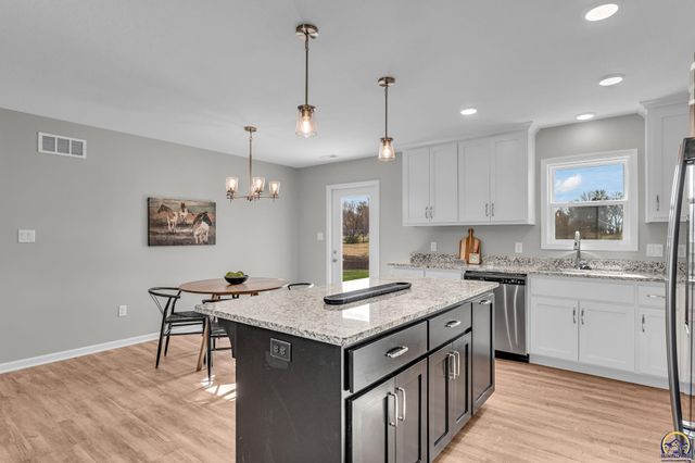 727 Teresa Ct, Carbondale, KS 66414