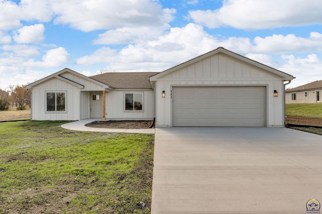 727 Teresa Ct, Carbondale, KS 66414