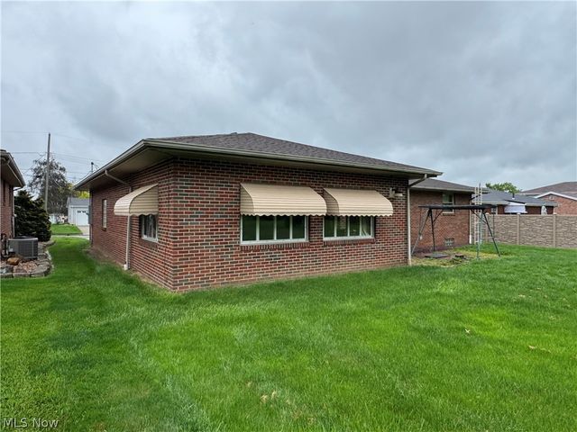 592 W Omar Street, Struthers, OH 44471