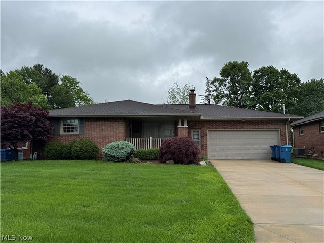592 W Omar Street, Struthers, OH 44471