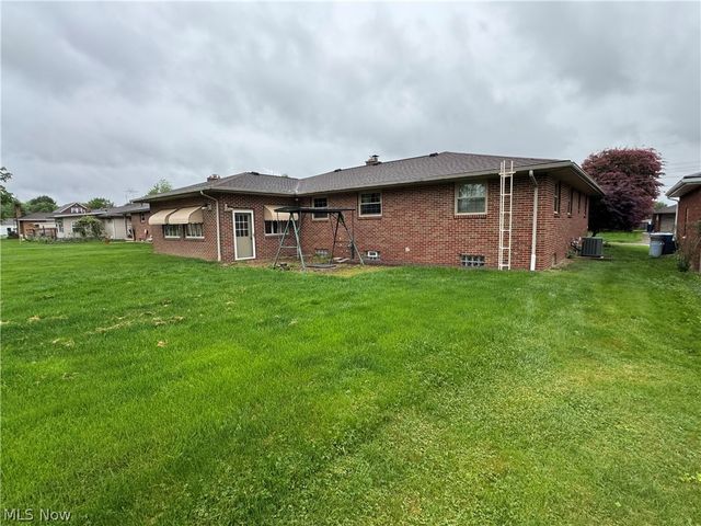 592 W Omar Street, Struthers, OH 44471