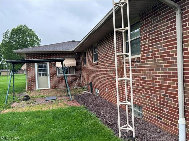 592 W Omar Street, Struthers, OH 44471