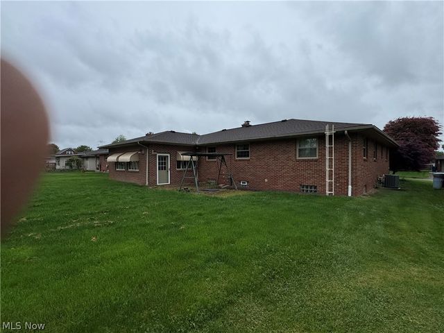 592 W Omar Street, Struthers, OH 44471