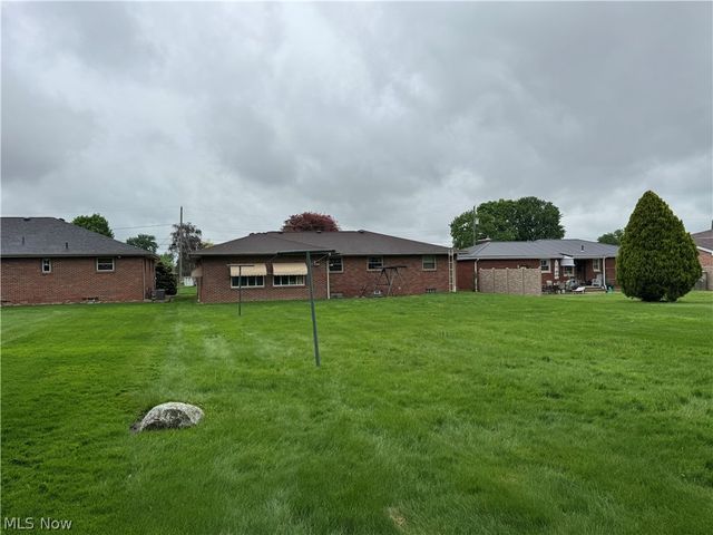 592 W Omar Street, Struthers, OH 44471