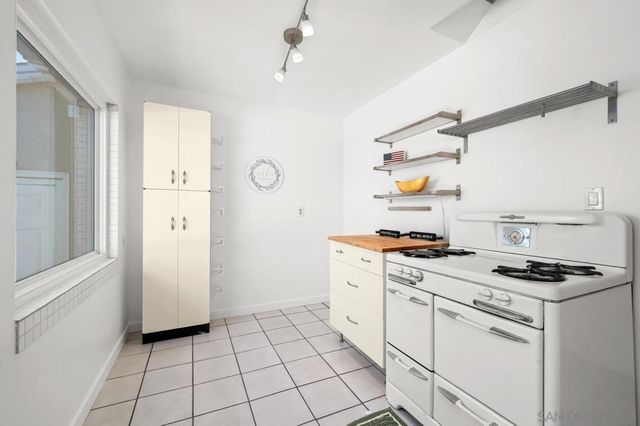 4635 Mataro Dr, San Diego, CA 92115