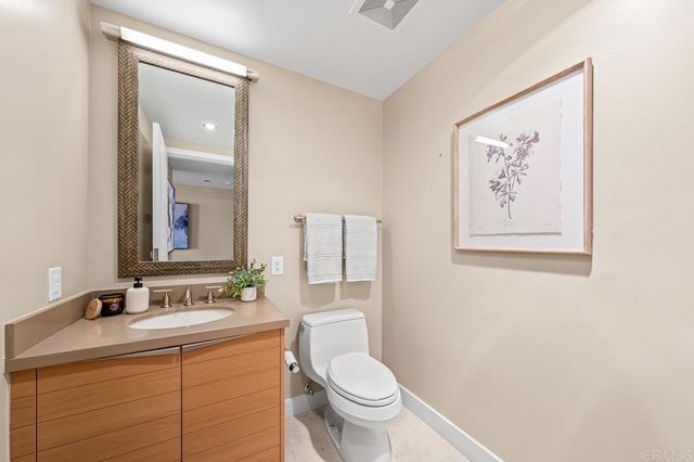 1325 Pacific Highway 1701, San Diego, CA 92101