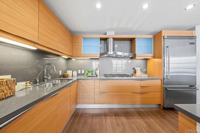1325 Pacific Highway 1701, San Diego, CA 92101