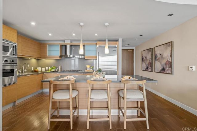 1325 Pacific Highway 1701, San Diego, CA 92101