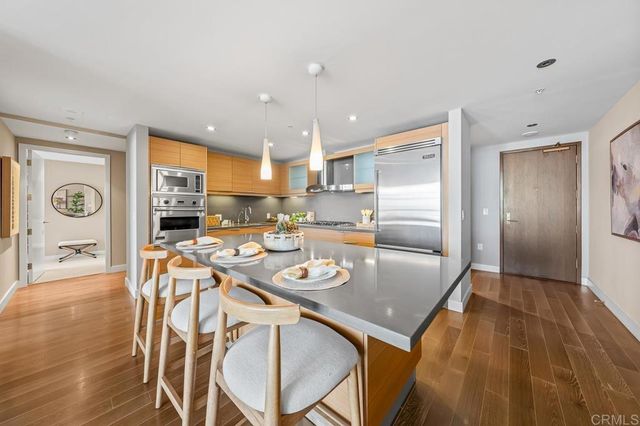1325 Pacific Highway 1701, San Diego, CA 92101