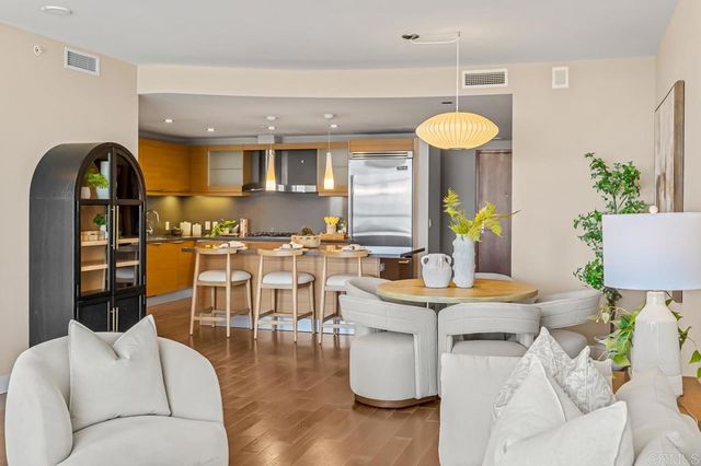 1325 Pacific Highway 1701, San Diego, CA 92101
