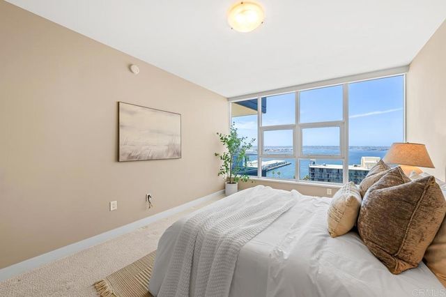 1325 Pacific Highway 1701, San Diego, CA 92101