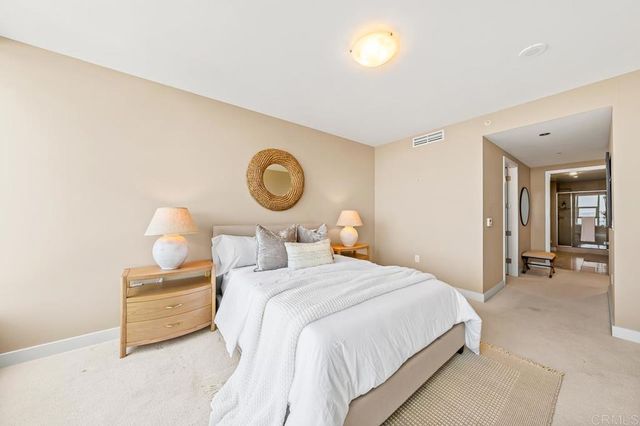 1325 Pacific Highway 1701, San Diego, CA 92101
