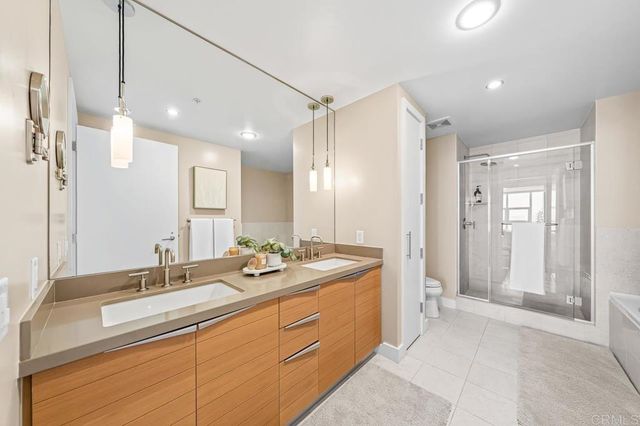 1325 Pacific Highway 1701, San Diego, CA 92101