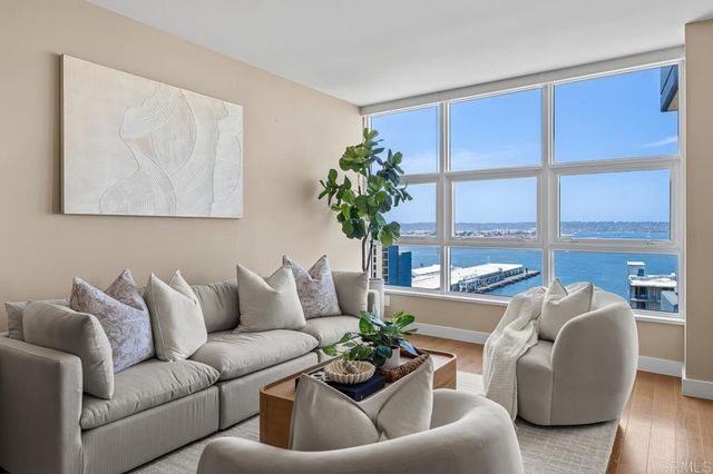1325 Pacific Highway 1701, San Diego, CA 92101