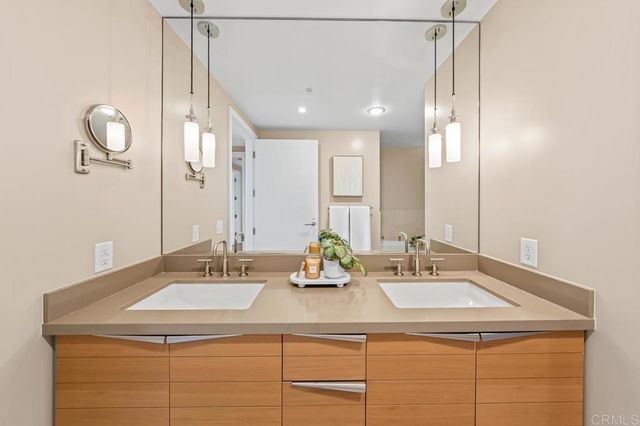 1325 Pacific Highway 1701, San Diego, CA 92101