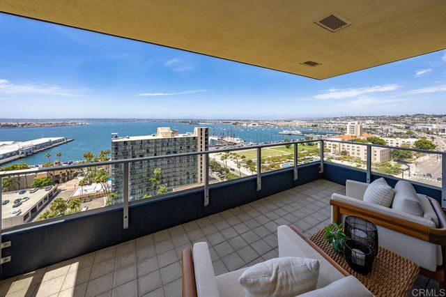1325 Pacific Highway 1701, San Diego, CA 92101
