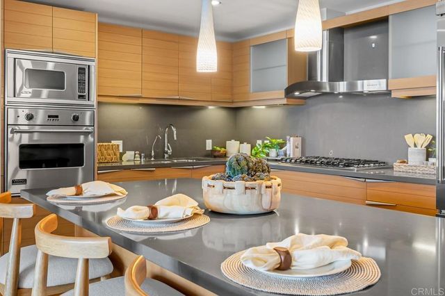 1325 Pacific Highway 1701, San Diego, CA 92101