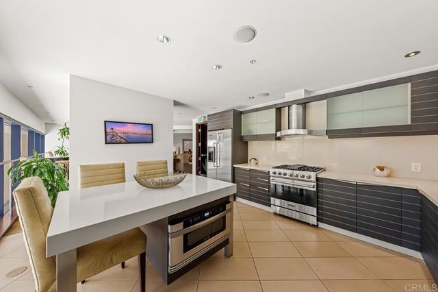 1325 Pacific Highway 1701, San Diego, CA 92101